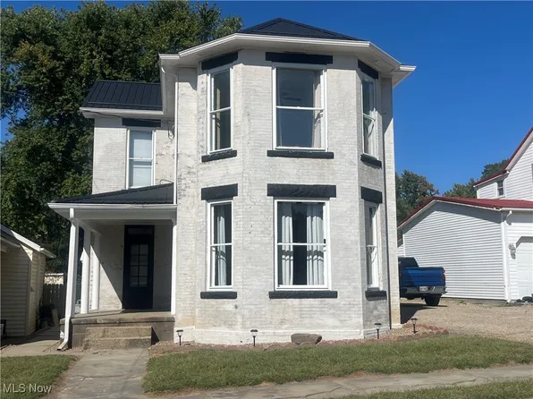 221 E Brown St, Crooksville, OH 43731