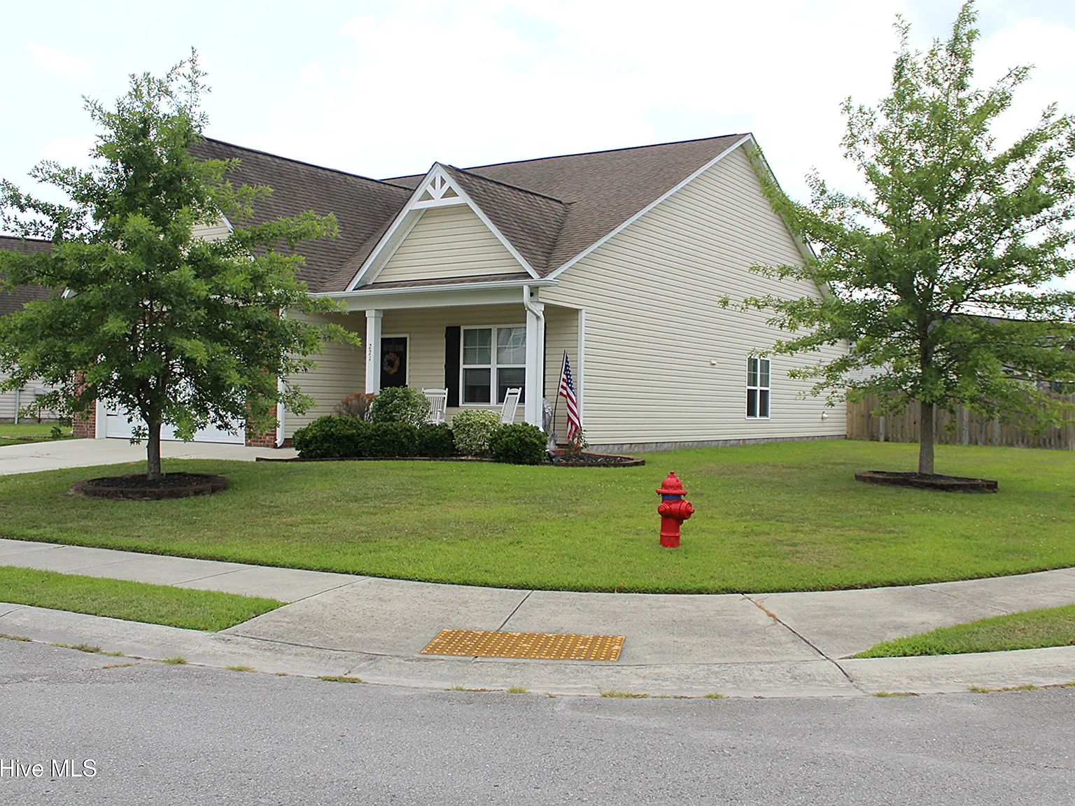 3 bed, 2.0 bath, 1803 sqft, $2,000 — Photo 2