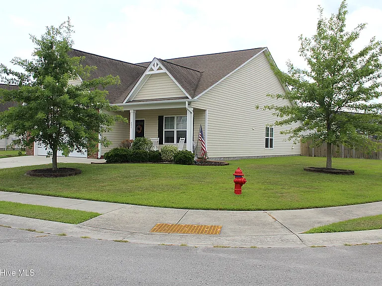 221 Seville St — Photo 2