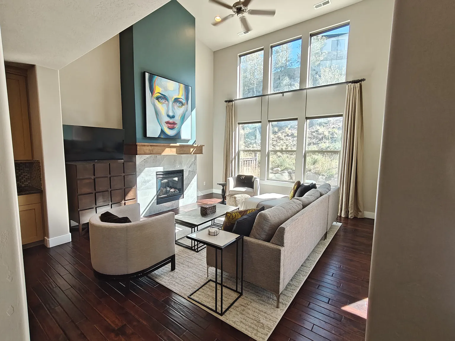 4 bed, 3.5 bath, 2720 sqft, $5,500 — Photo 2