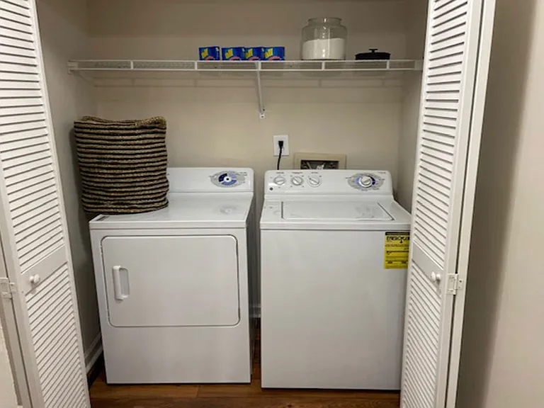 Chatsworth Apartments — Photo 11