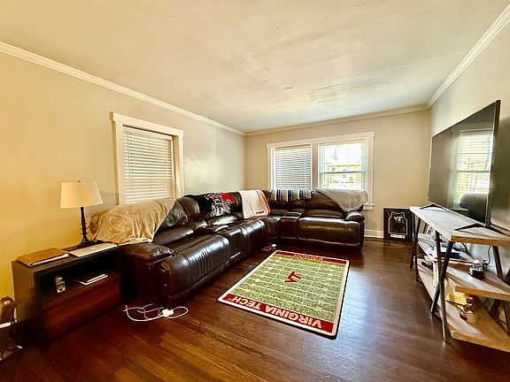 2nd image of 1115 W 40th St #1117-1W