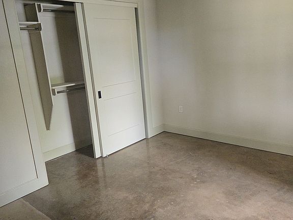 4th image of 620 NW 21st St Unit 102