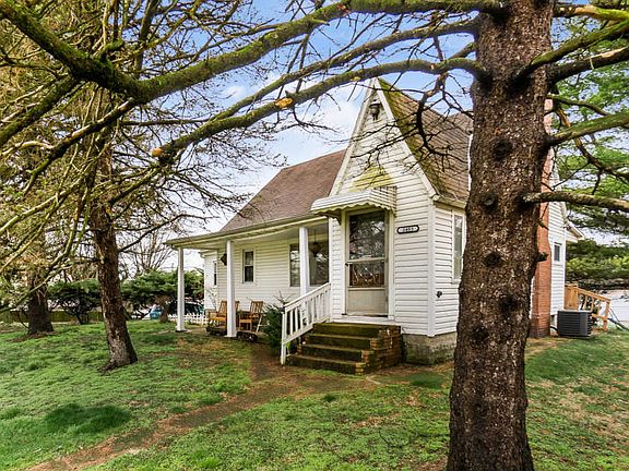 2nd image of 3403 Lewis Rd