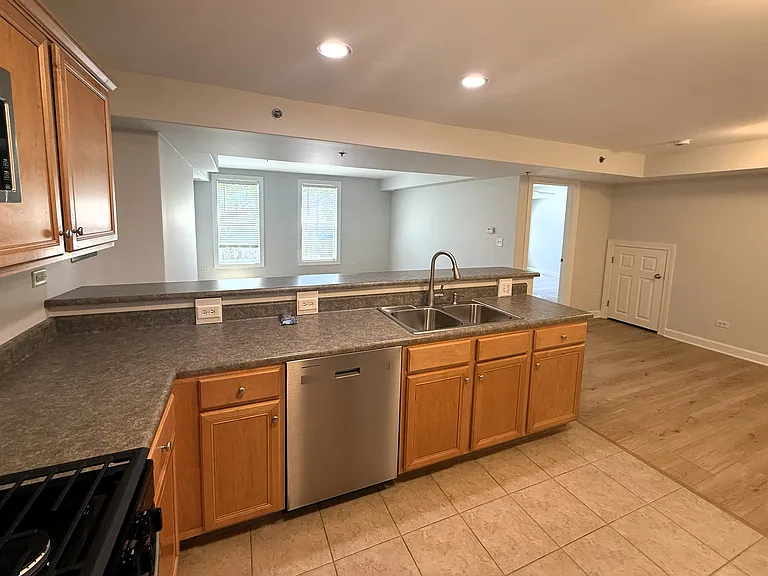 206 W Main St #2C — Photo 4