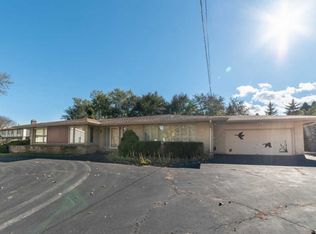 2085 Lavigne Ln, Northbrook, IL 60062