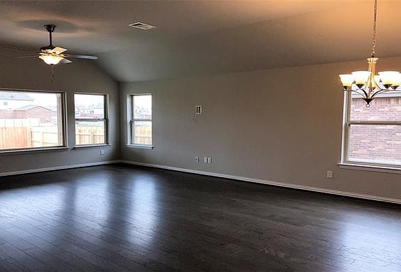 5th image of 6833 Leonardo Dr
