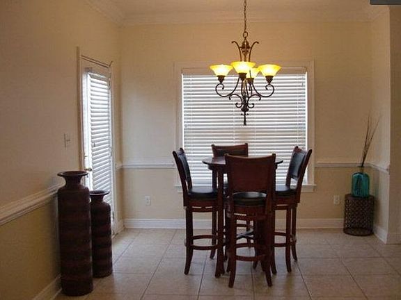 2nd image of 4400 Summer Hill Pl