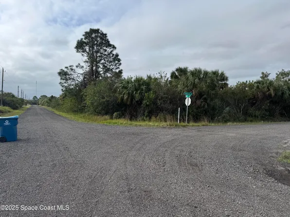 600 Yardley St SW, Palm Bay, FL 32908
