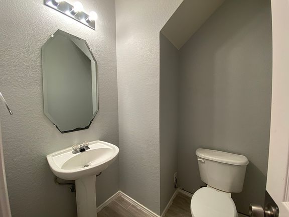 5th image of 11509 Petunia Dr
