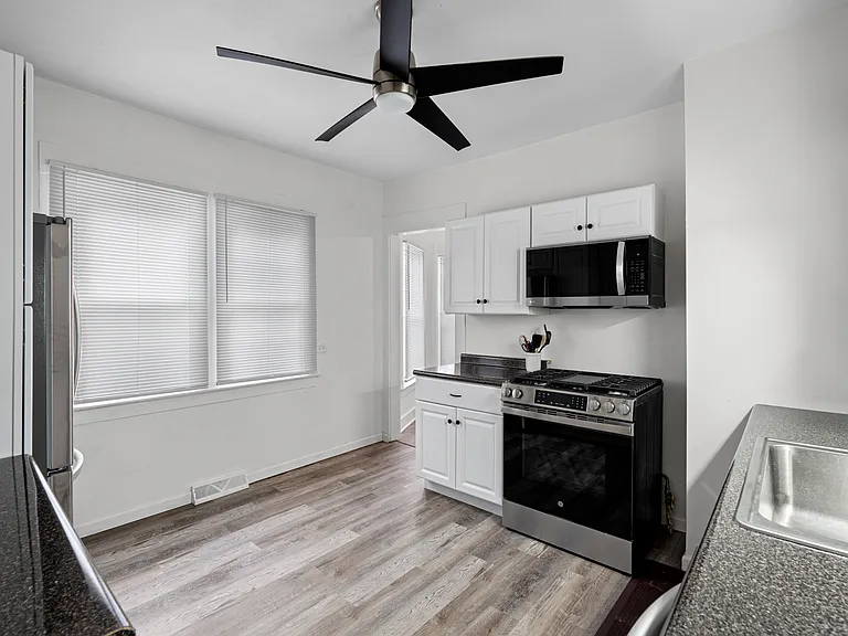 122-124 Redfield Pl — Photo 9