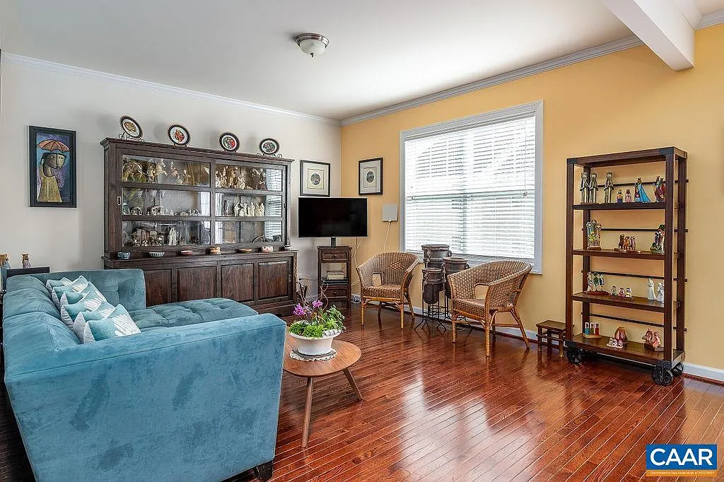 4 bed, 3.5 bath, 1890 sqft, $2,500 — Photo 4