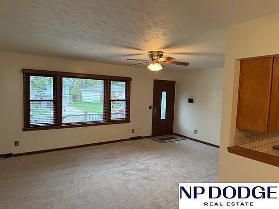 4th image of 8616 Park View Blvd