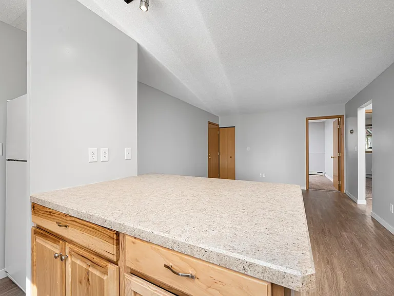 529 Oxford St #1 — Photo 5