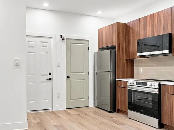 2nd image of 3206 Dauphin St #7019AB314