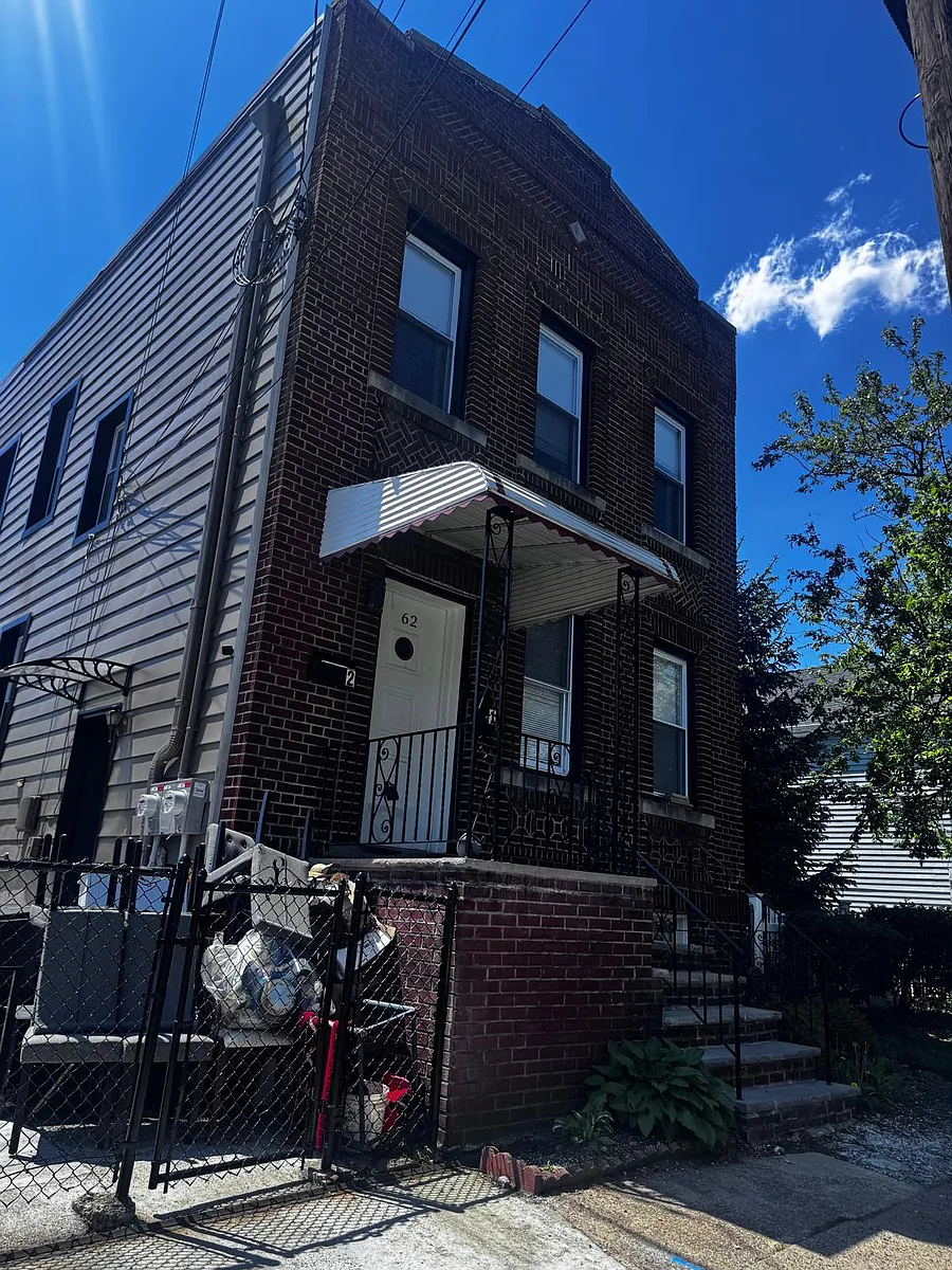 Building Photo - 62 Garibaldi Ave