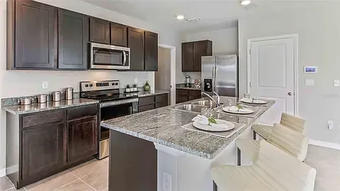 5 bed, 2453 sqft, $2,750 — Photo 2
