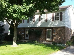 956 N Brainard St, Naperville, IL 60563
