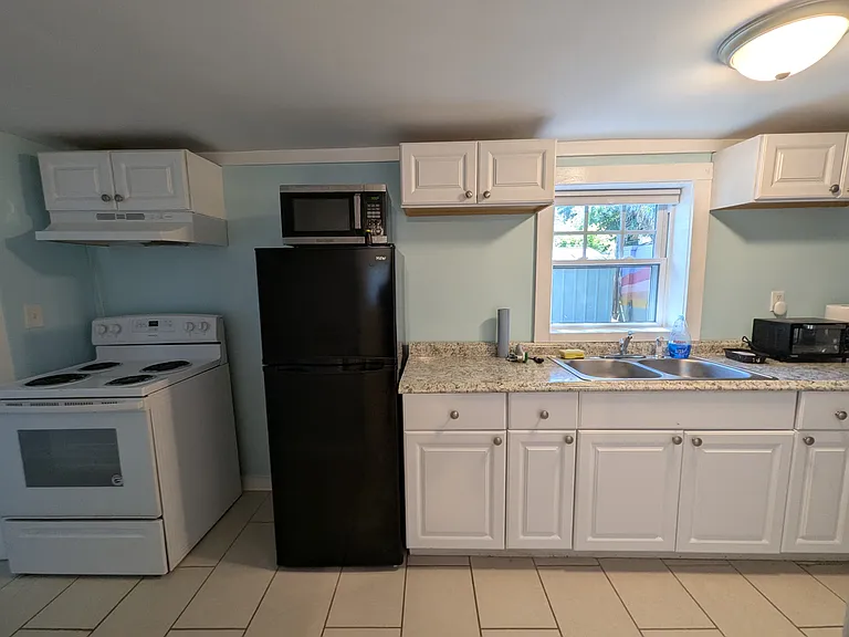1325 E 40th St #B — Photo 10