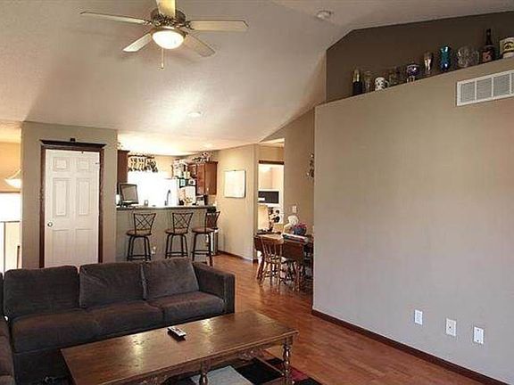 3rd image of 1415 Gentry Ln