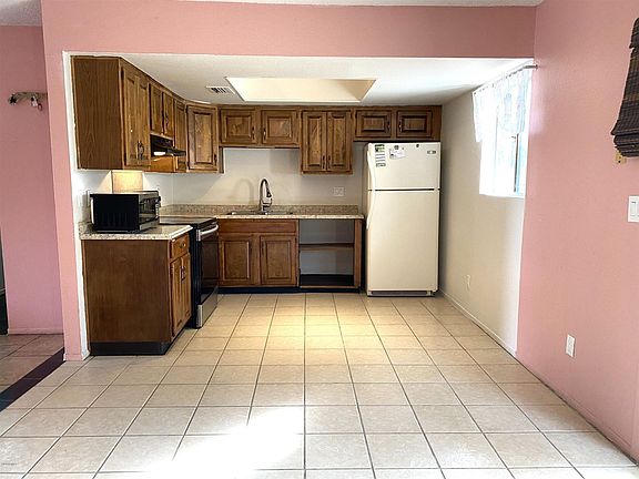 3rd image of 2828 N 46th Ave