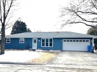 422 Janet Ln, Watertown, WI 53094