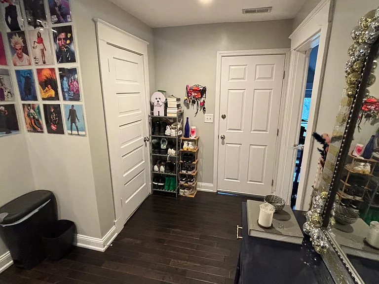 2374 Saint James Ave #3 — Photo 7