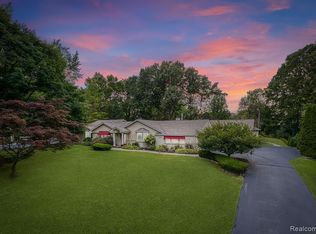 4354 Far Hill Dr, Bloomfield Hills, MI 48304