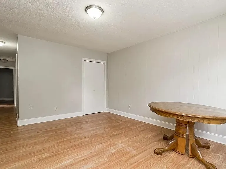482 Arthur St SW — Photo 10