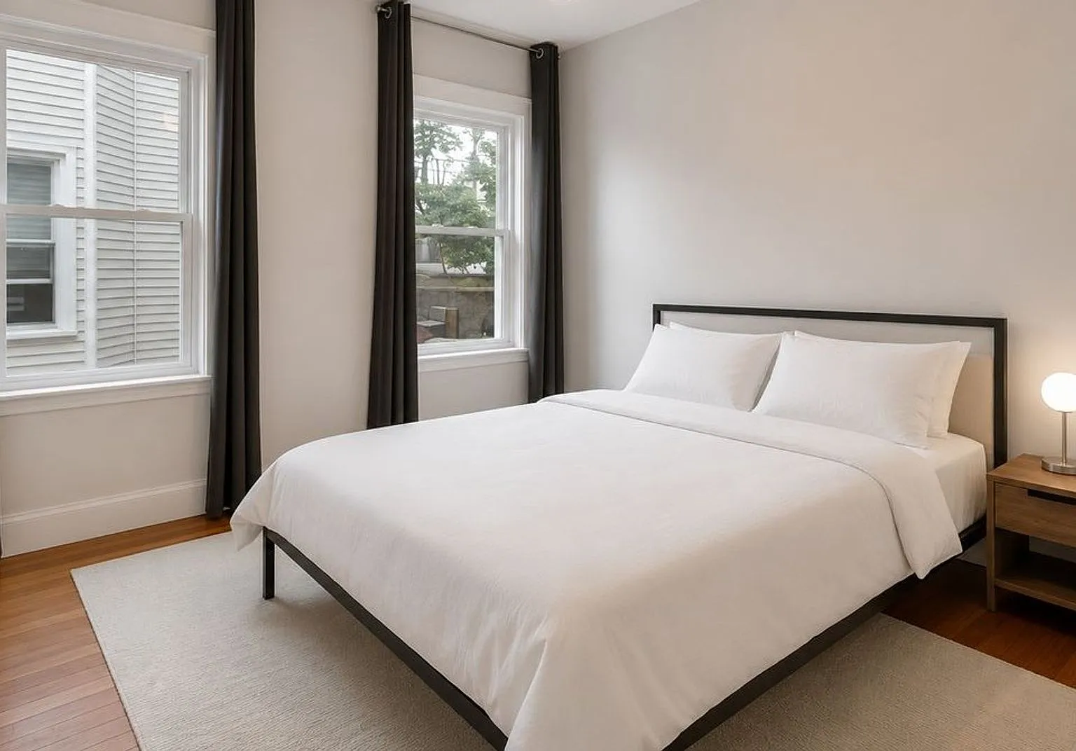 NO FEE Charming Lower Allston Duplex with New Hardwood Floors, Spacious Rooms — Photo 4