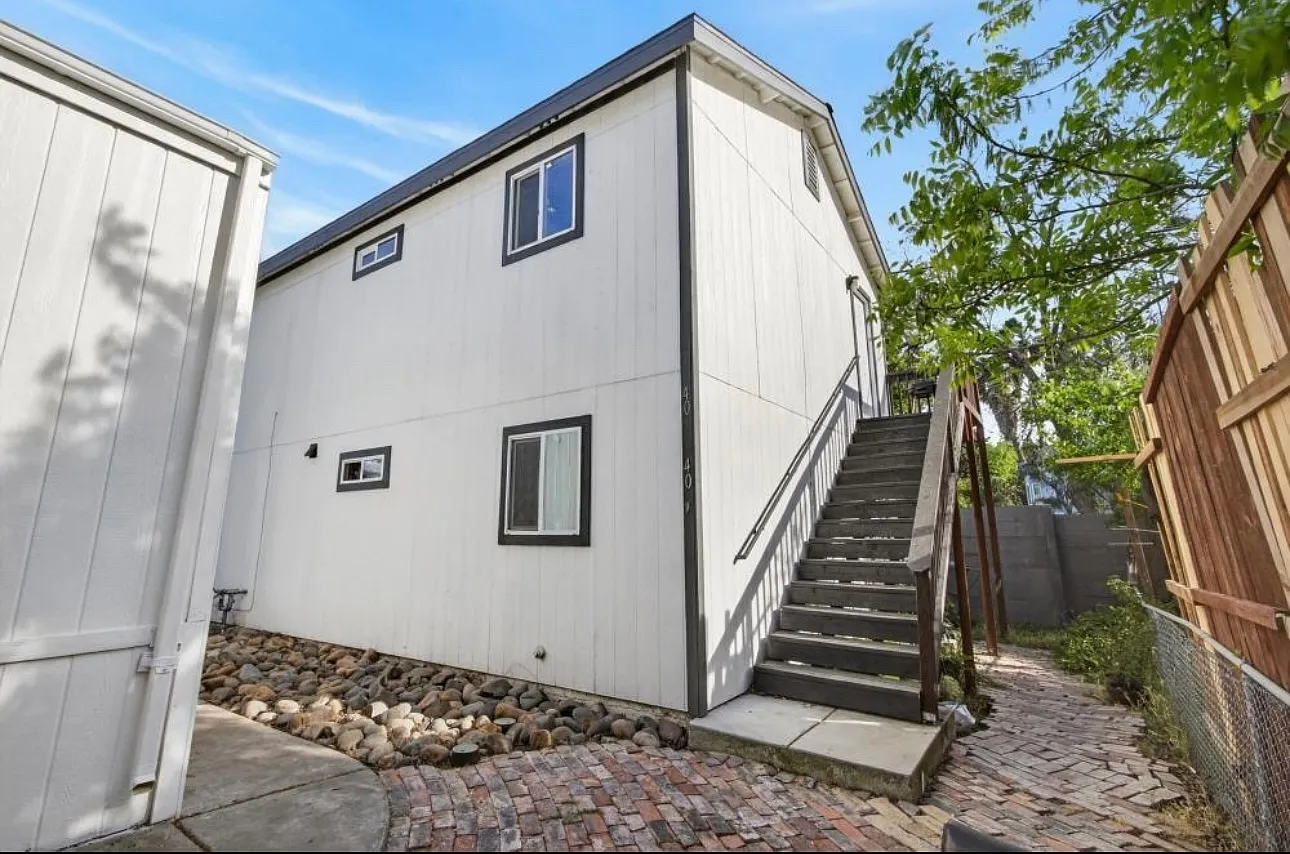 2 bed, 600 sqft, $1,600 — Photo 1