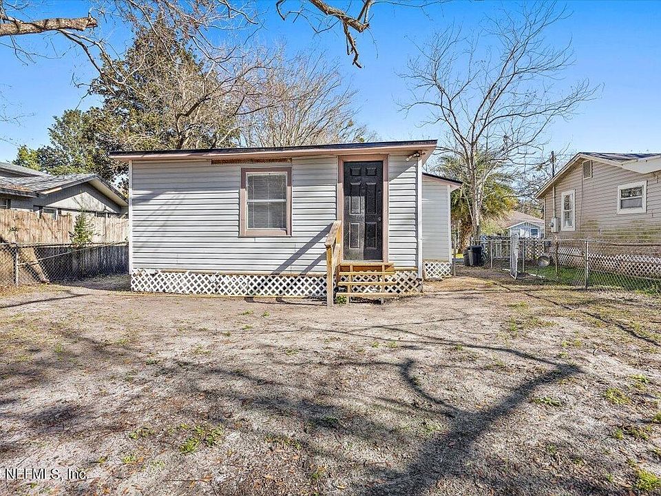 1st image of 5842 Christobel Ave