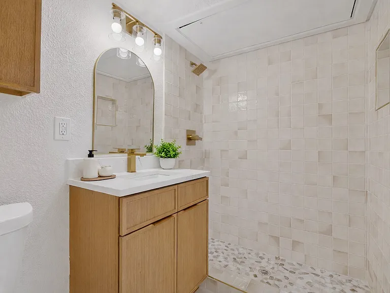 4927 Reiger Ave #204 — Photo 5
