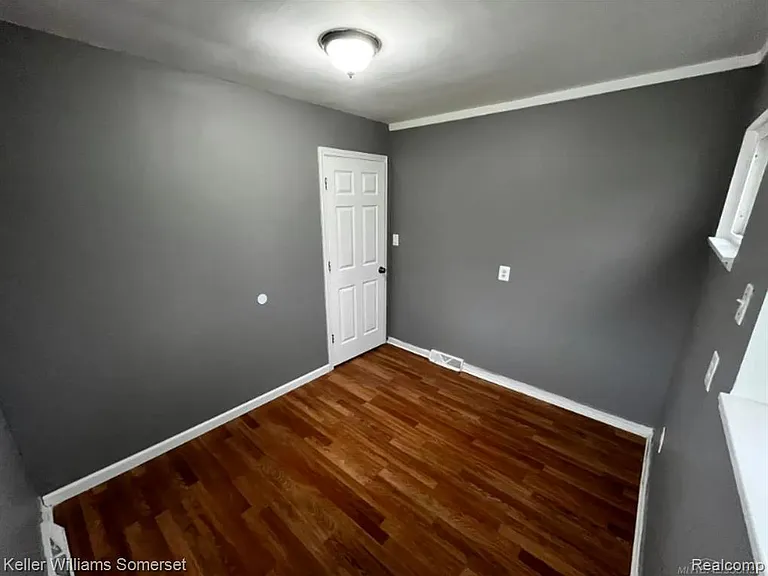 8647 Chalmers Ave — Photo 11