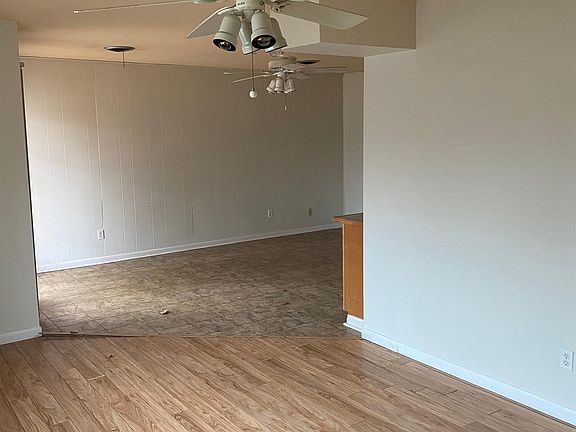 3rd image of 908 Prairieview Dr