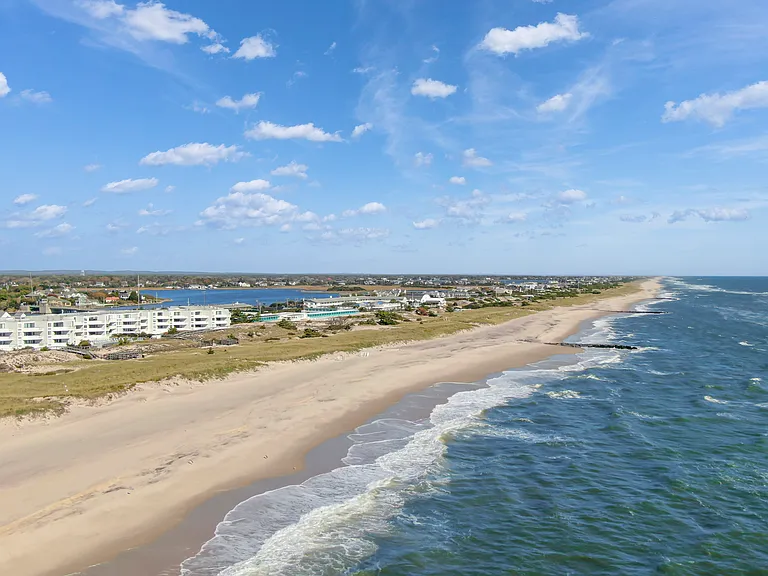 260 Dune Rd — Photo 23
