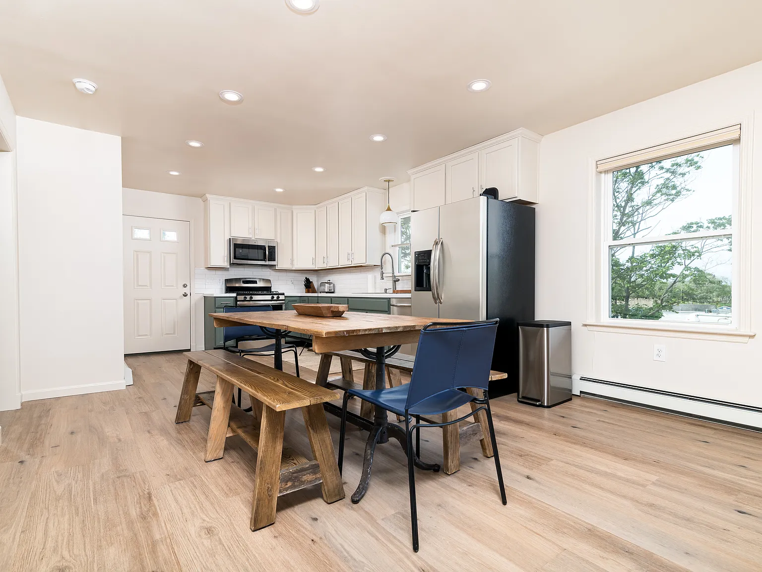 3 bed, 1318 sqft, $3,600 — Photo 4