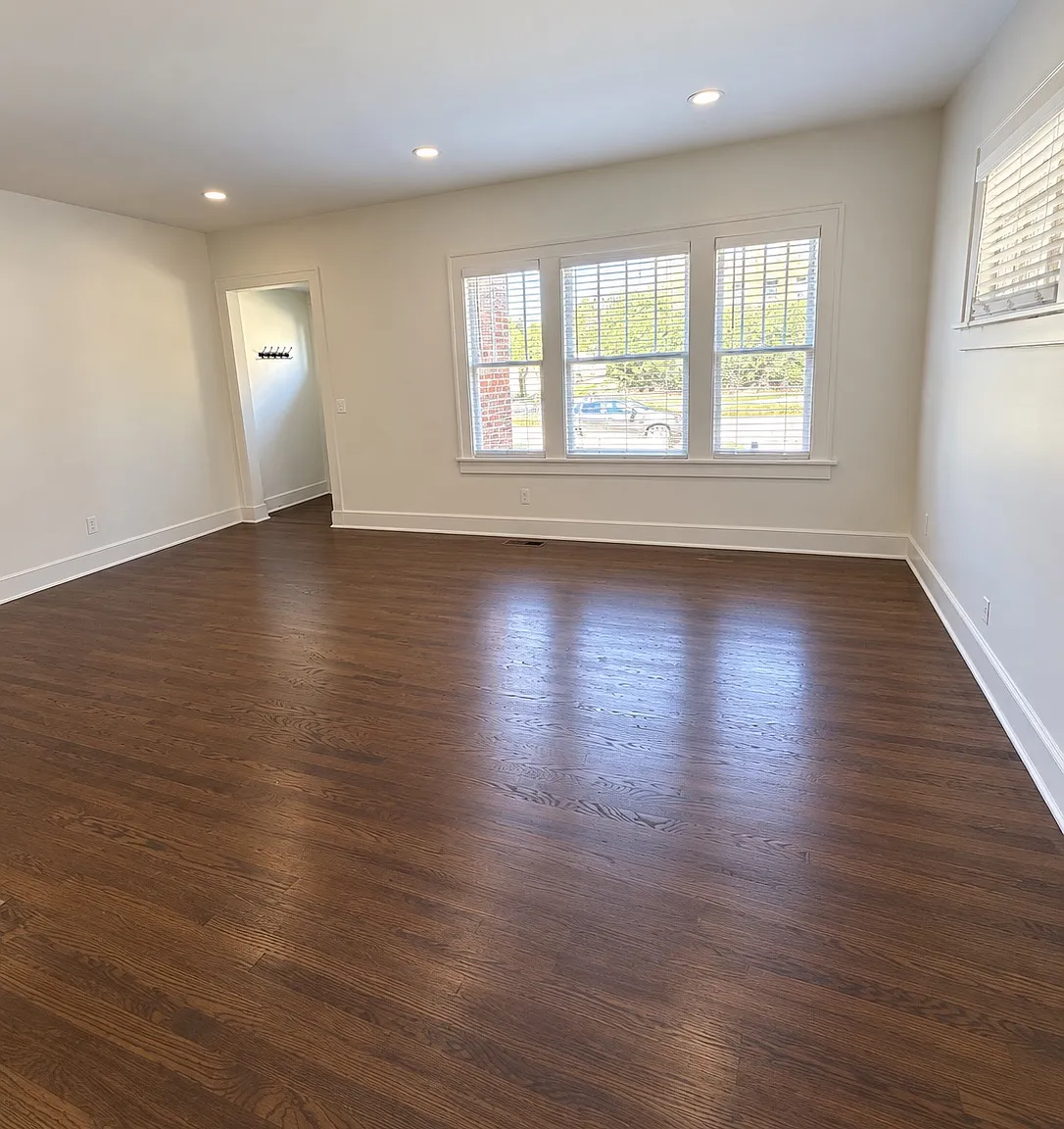 3 bed, 1279 sqft, $2,500 — Photo 4