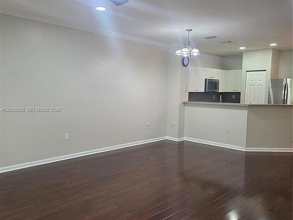 5th image of 6453 Catalina Ln
