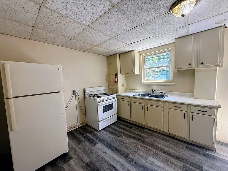 1534 Parkhill Pl NE — Photo 3
