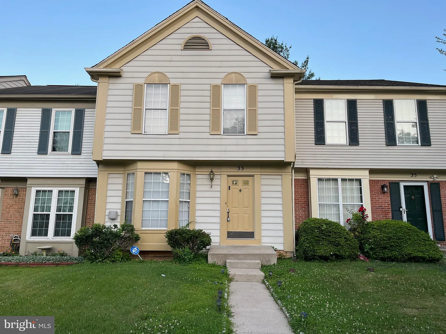 3 bed, 2.5 bath, 1356 sqft, $2,500 — Photo 2