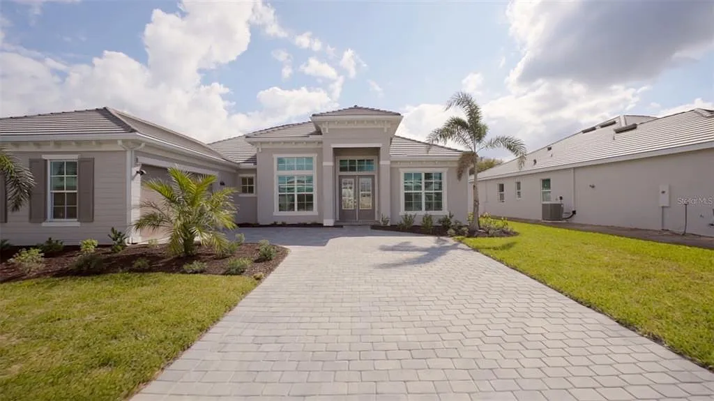 3 bed, 3.0 bath, 2799 sqft, $8,000 — Photo 1
