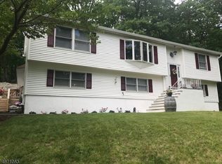 89 W Shore Dr, Vernon, NJ 07462