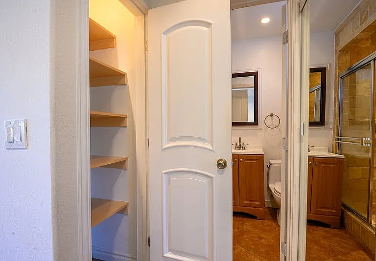 239 S Barrington Ave — Photo 7