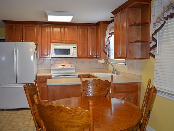 4th image of 14625 Gimbel Dr