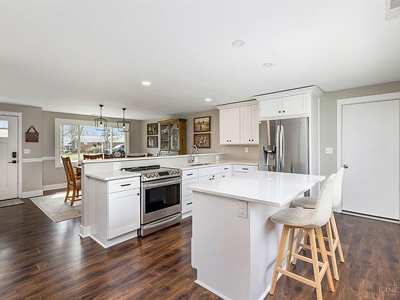 2nd image of 522 Edgehill Dr