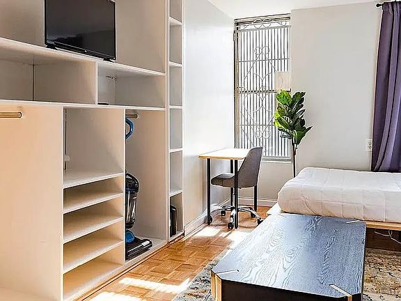 4th image of 534 E 14th St APT 9