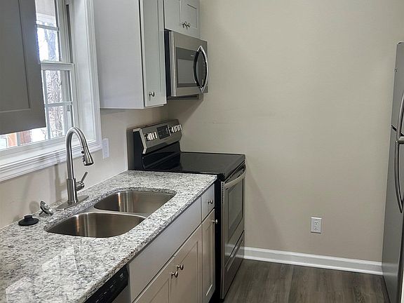 4th image of 1129 Robin Hood Ct #105