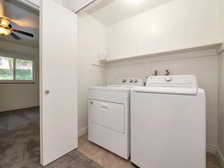 1356 E Merritt Cir — Photo 13