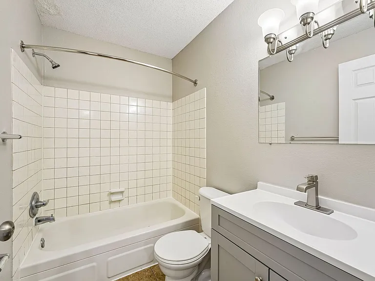 River Ridge Apartments — Photo 15